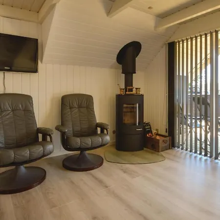 Сasa de vacaciones Three-bedroom Holiday In *