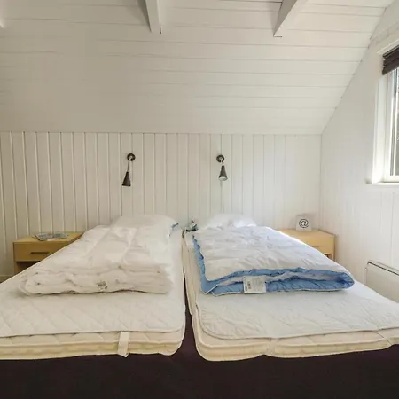 Сasa de vacaciones Three-bedroom Holiday In *