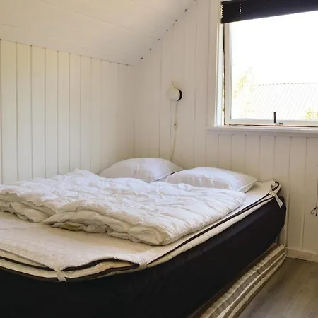 Holiday home Three-bedroom Holiday In