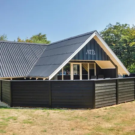 Holiday home Three-bedroom Holiday In